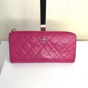 Authentic Chanel Zippy Long Wallet Caviar leather.